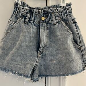 Like new — Zara jean shorts